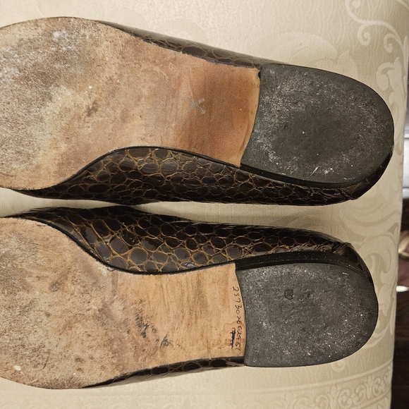 Ladies Stewart Weitzman flat shoes - Picture 3 of 6